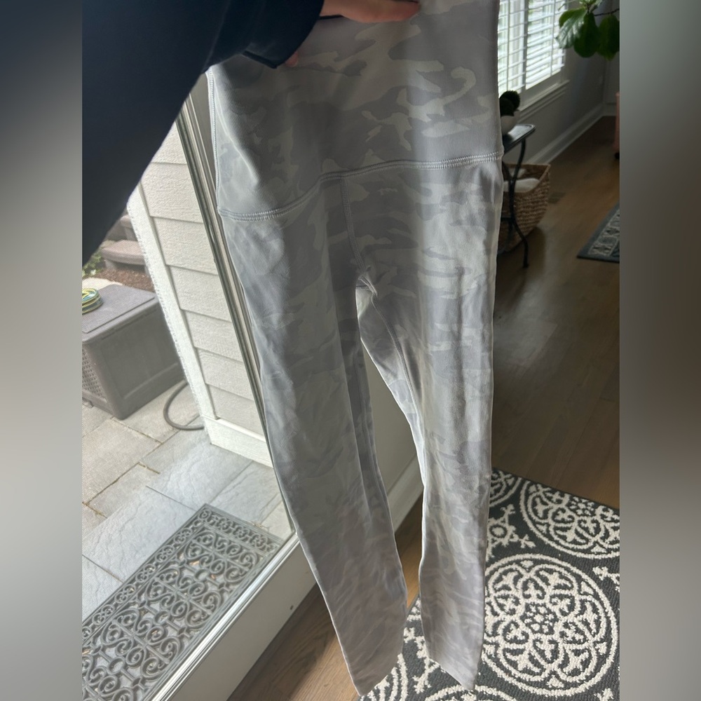 Lulu size 4 white Camo leggings